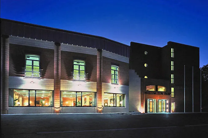 Wellington Park Hotel contacts